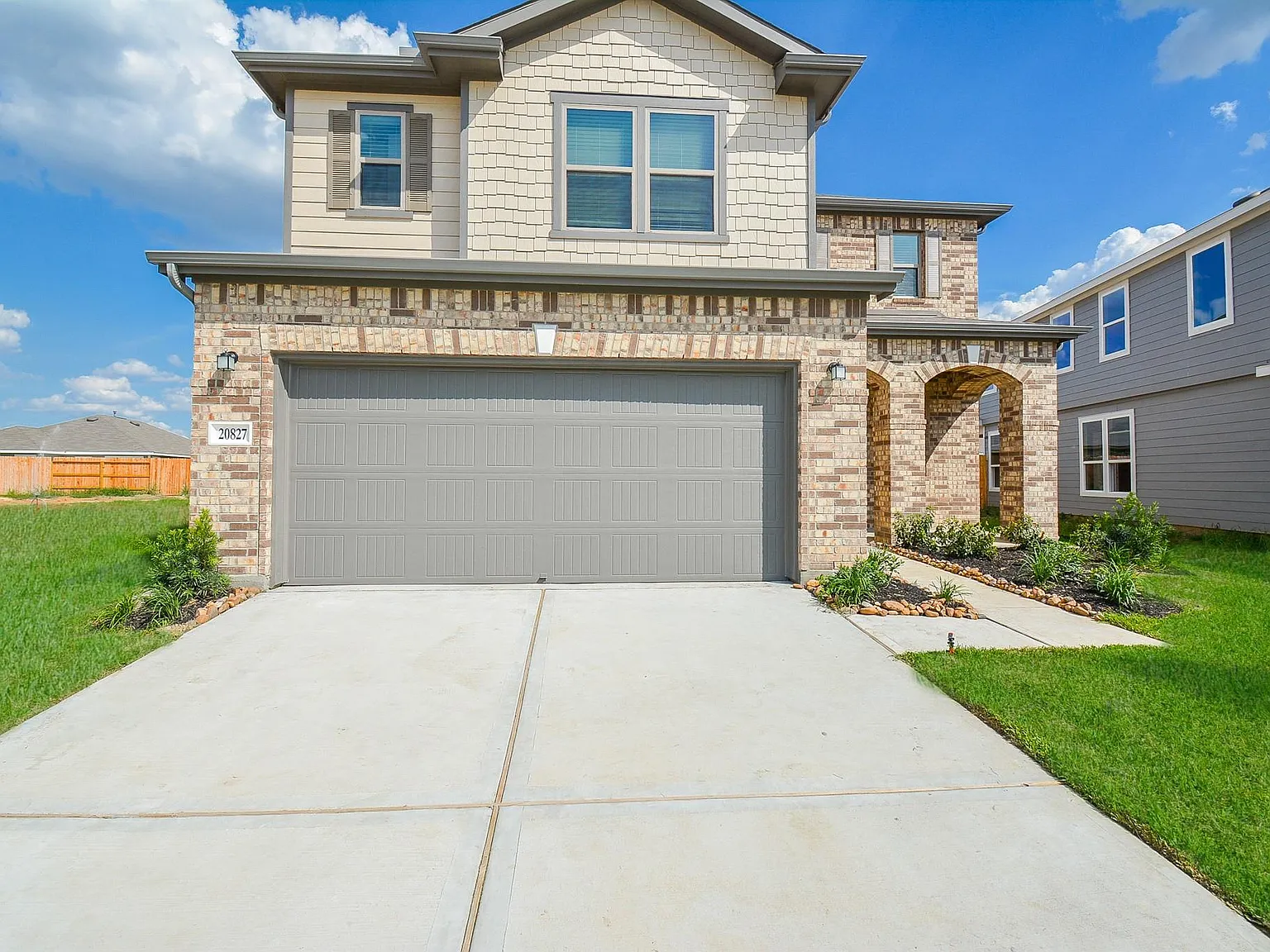 4 bed, 2.5 bath, 2678 sqft, $2,500 — Photo 1