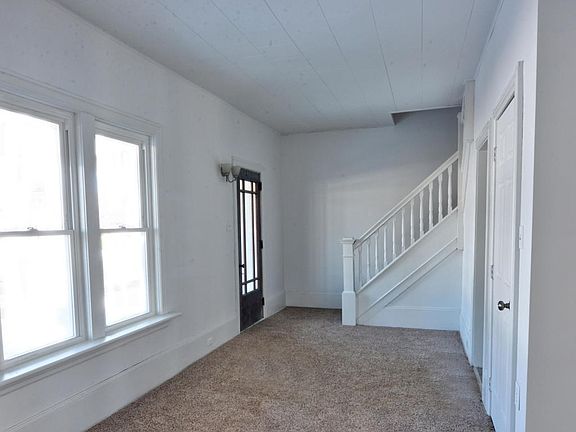 226 Mahoning Front Entry and Dining