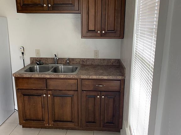 5th image of 417 E 3rd St #417
