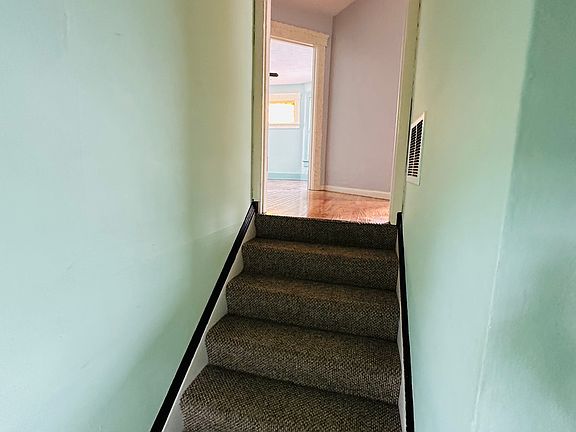 5th image of 121 Lincoln Ct #2