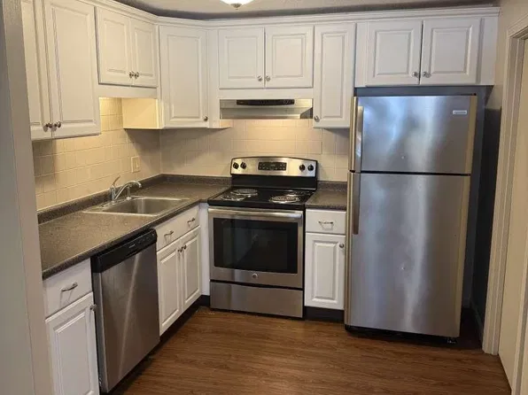56 English Village Road #103, Manchester, NH 03102