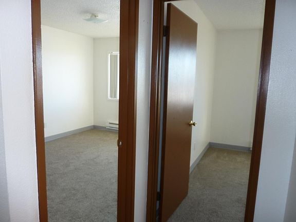 3rd image of 300 N Ford Ave #4