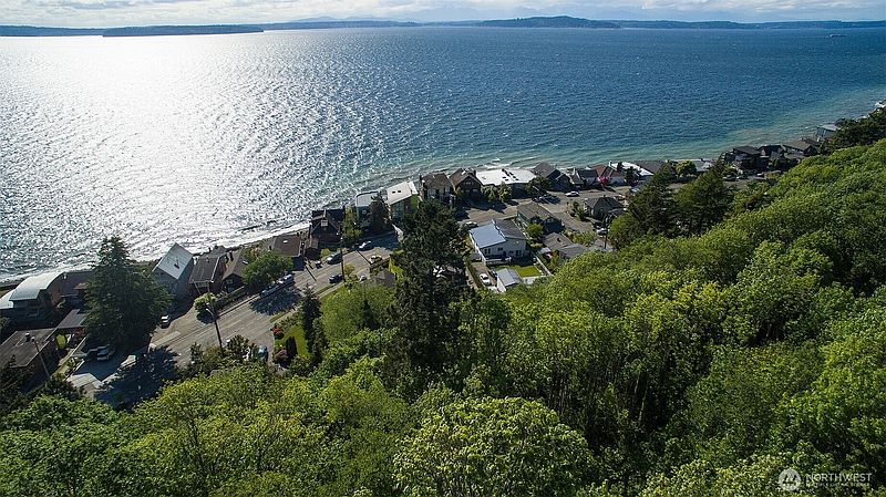 2nd image of 5426 Beach Drive SW