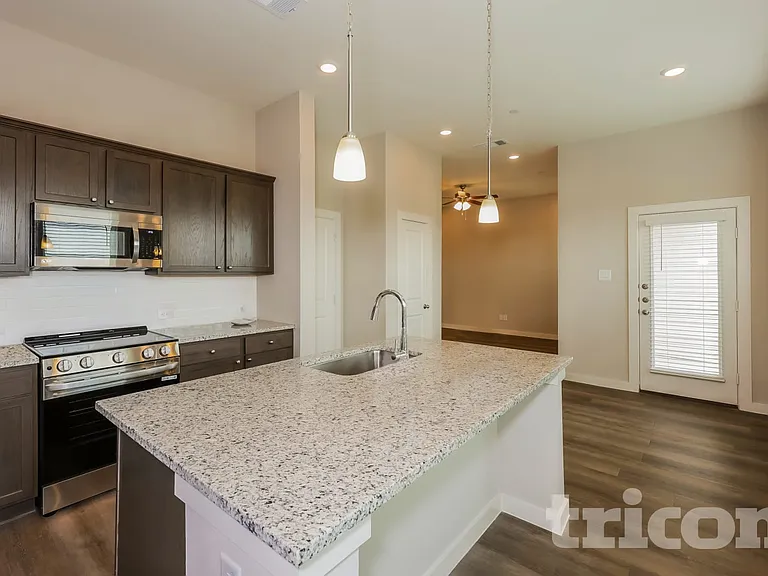 102 Rutland Ct — Photo 4