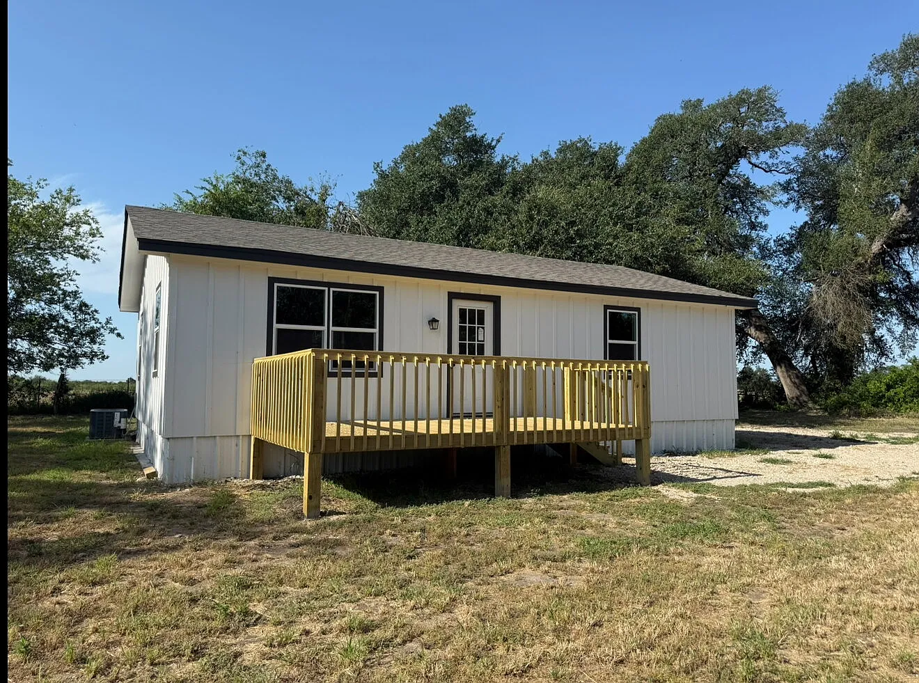 2 bed, 1.0 bath, 1000 sqft, $1,285 — Photo 2