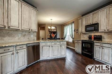 5th image of 10240 Cedar Lake Dr