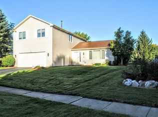 2018 Clematis Dr, Algonquin, IL 60102