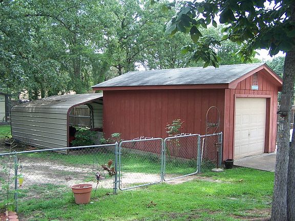 2nd image of 102 Cross Timbers St