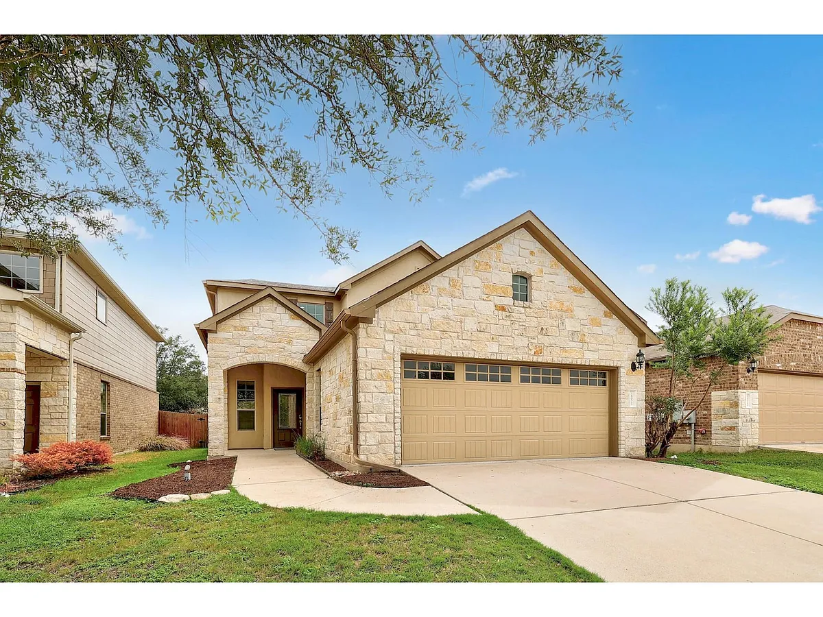 Building Photo - 16021 Travesia Way