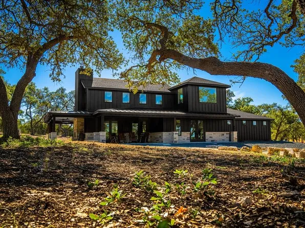 554 Springfield Rd, Fredericksburg, TX 78624