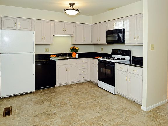 Kitchen with breakfast nook