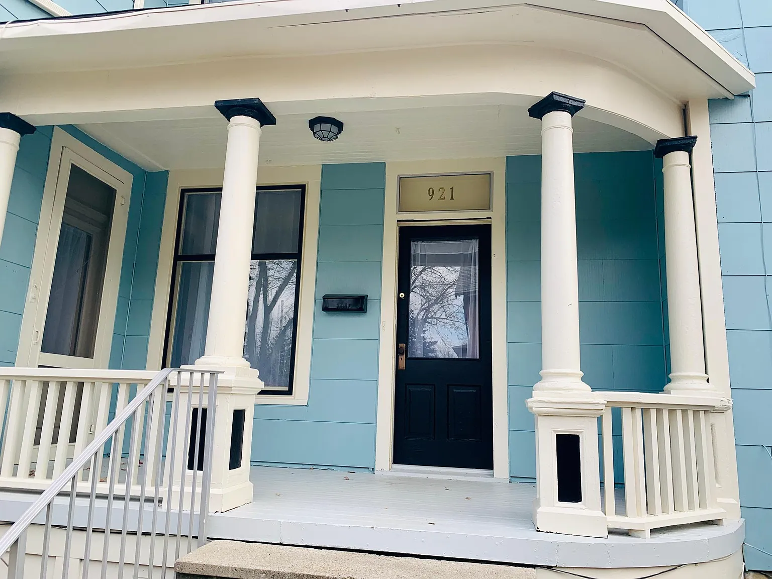921 College St — Photo 1