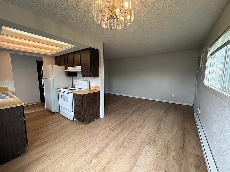 489 N Joseph Ave — Photo 2