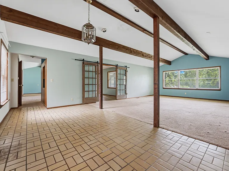 315 E Fairway Ln — Photo 4