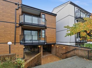 1340 Duchess Ave #PENTHOUSE 406, West Vancouver, BC V7T1H6