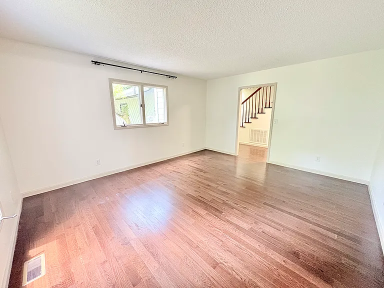 105 Shaftsbury Rd — Photo 20