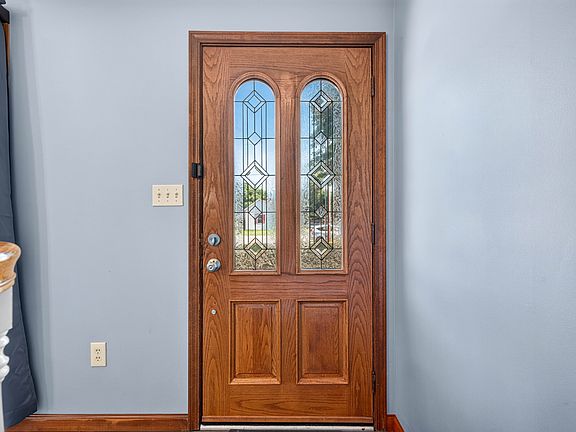 5th image of 615 W 7th St
