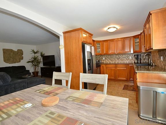 4th image of 1030 Robinson Ave Unit 203