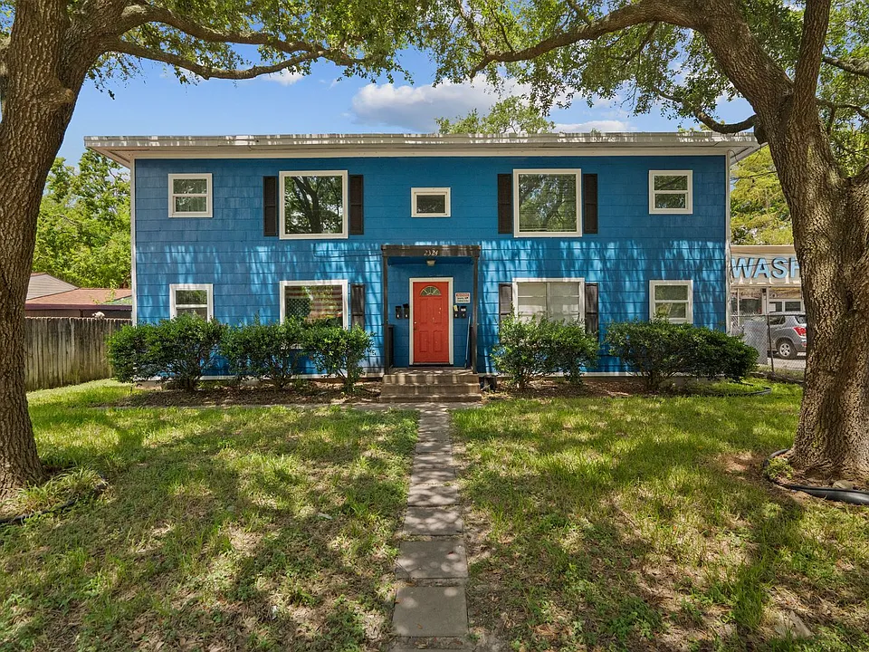2324 Cedar Dr