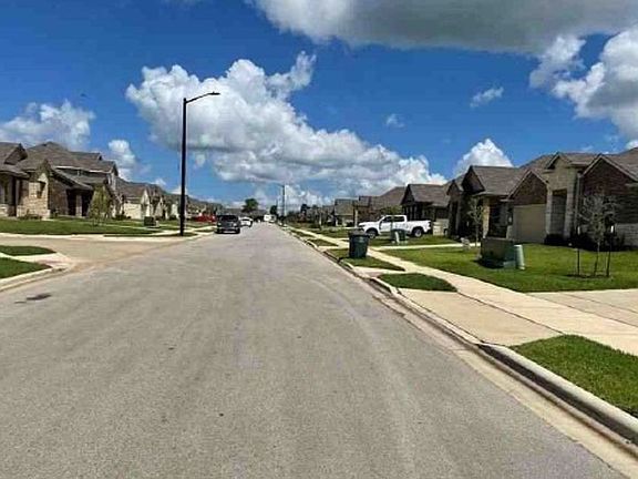 Exterior Neighborhood (street photo)