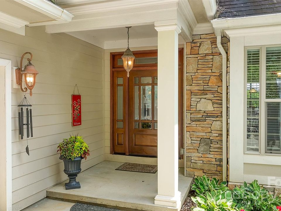 1st image of 151 Pearl Ln