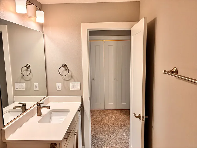 750 SE Westown Pkwy — Photo 17