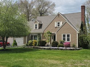 35 Edgewood Dr, Hampton, NH 03842