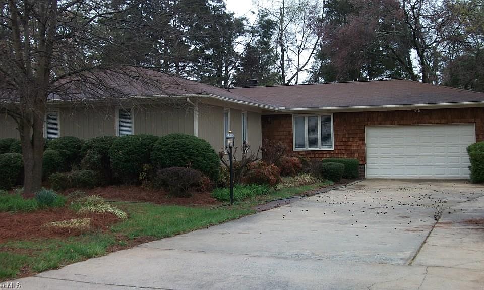 1st image of 303 Wyndwood Dr