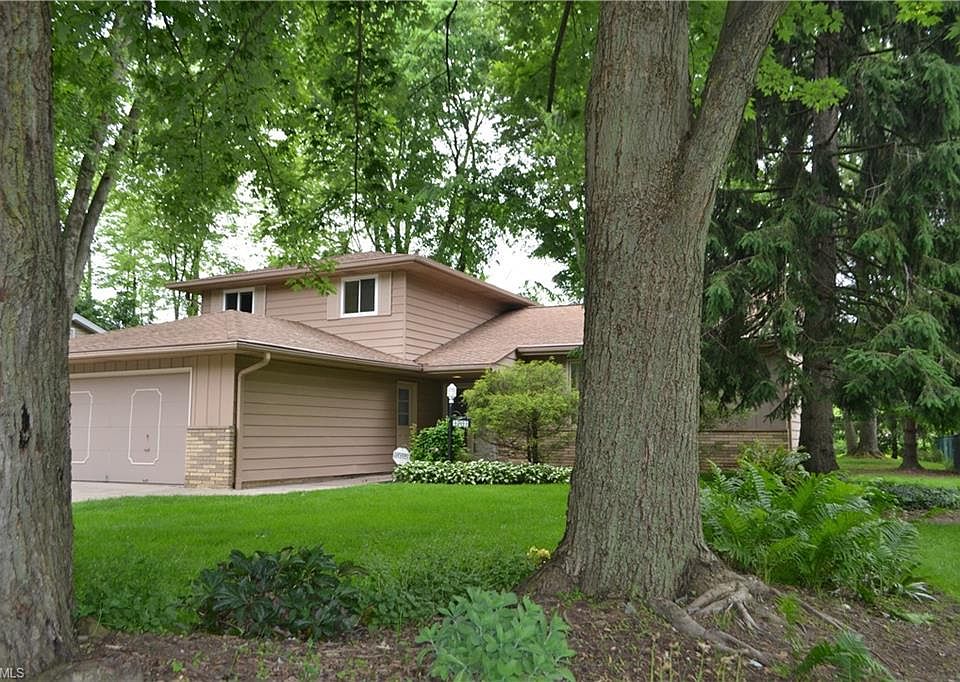 1st image of 33493 Cromwell Dr