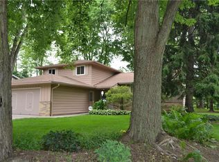 33493 Cromwell Dr, Solon, OH 44139