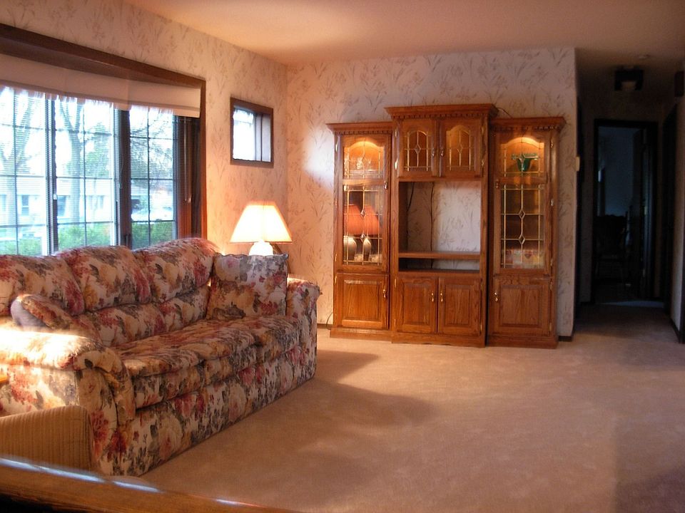 2nd image of 536 63rd Ave NE
