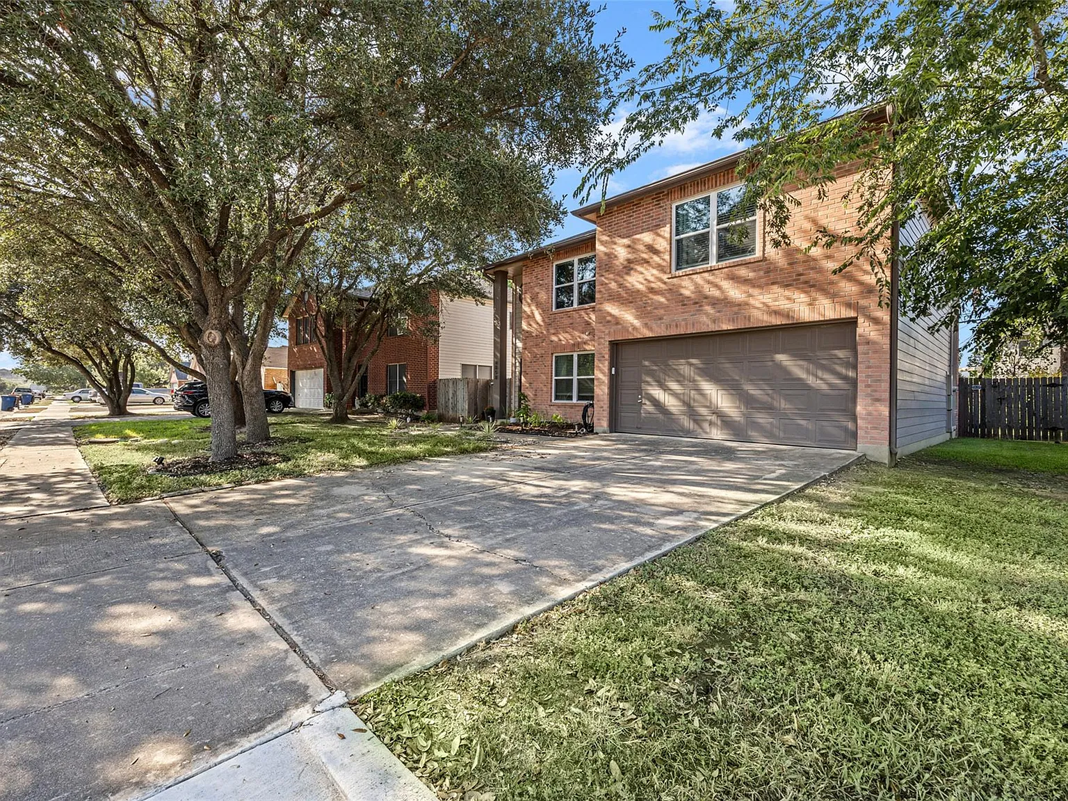 3 bed, 2.5 bath, 2313 sqft, $2,500 — Photo 2