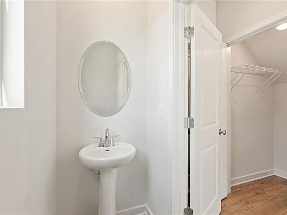 3rd image of 2030 Underwood Dr