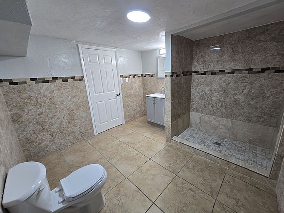 5th image of 280 NW 31st Ave