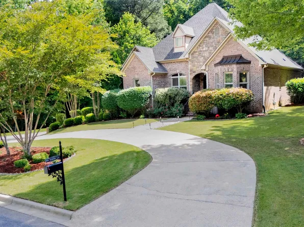 8514 Redwood Ln, Bessemer, AL 35022