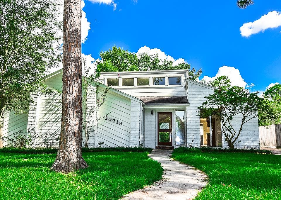 1st image of 20219 Laurel Lock Dr