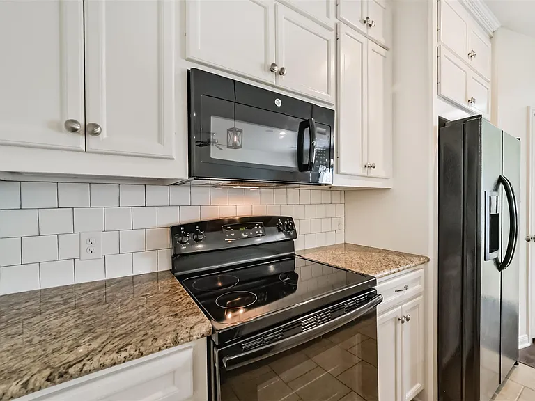 5305 Avenue J — Photo 11