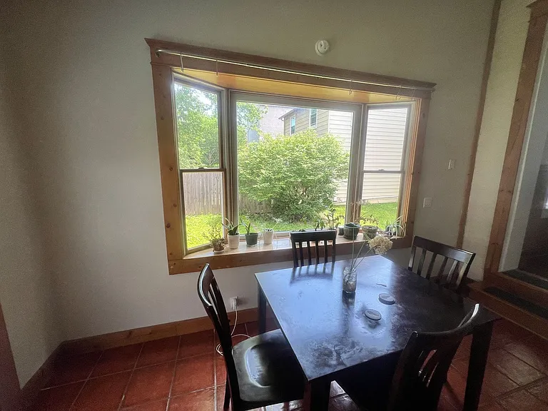 1327 E Washington St — Photo 40