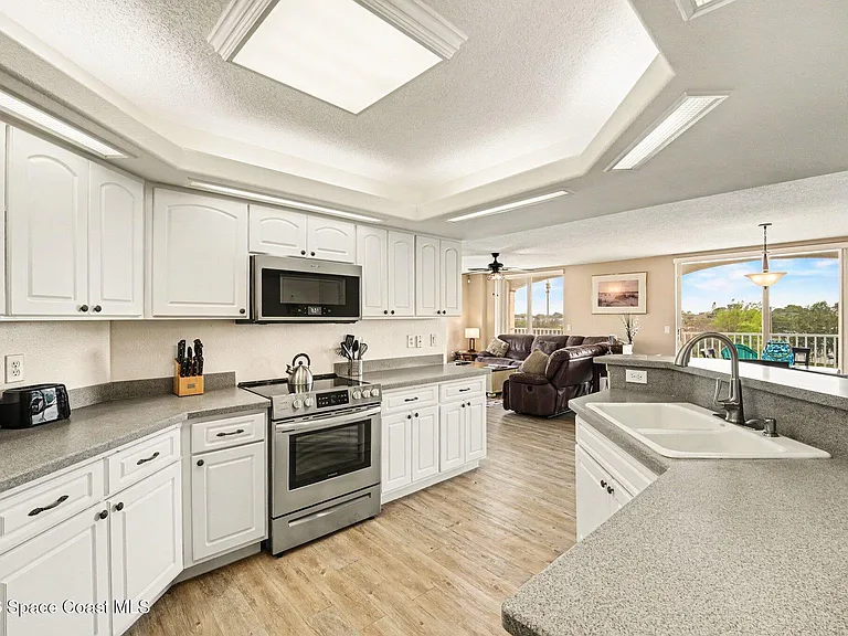 820 Del Rio Way #401 — Photo 2