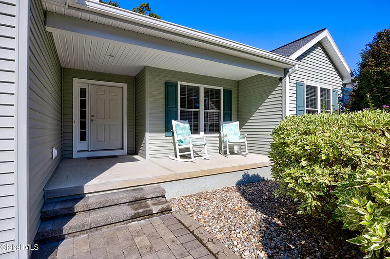 3rd image of 1001 Kingswood Court