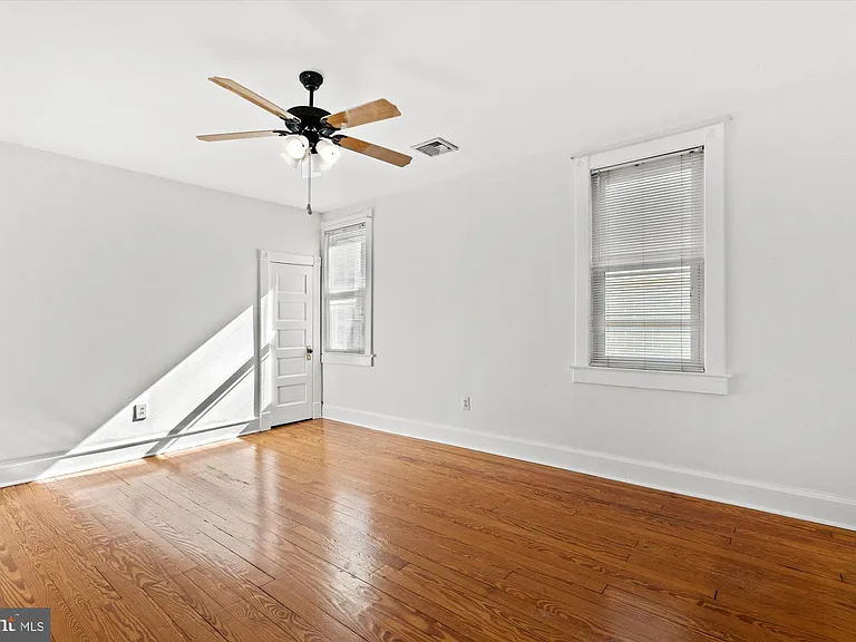629 N Columbus St — Photo 18