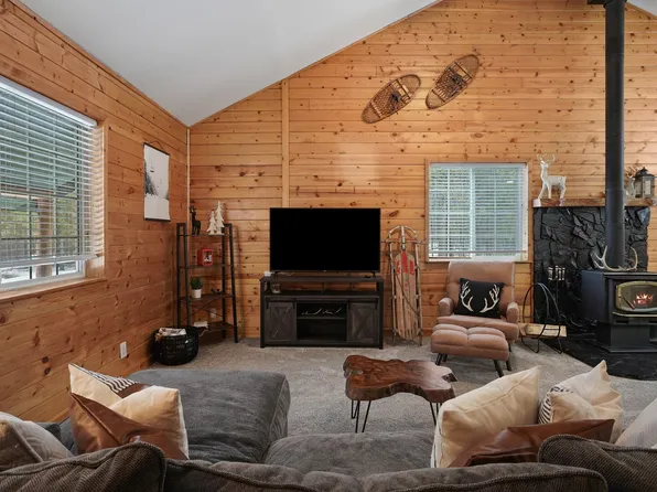 (undisclosed Address), La Pine, OR 97739