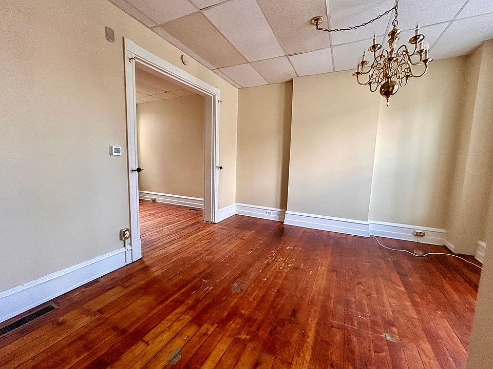 1st image of 560 Manor St