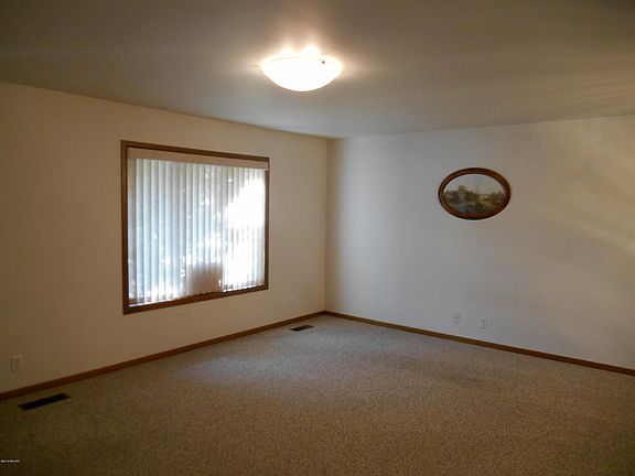 5th image of 75 Old Mill Dr Unit 6