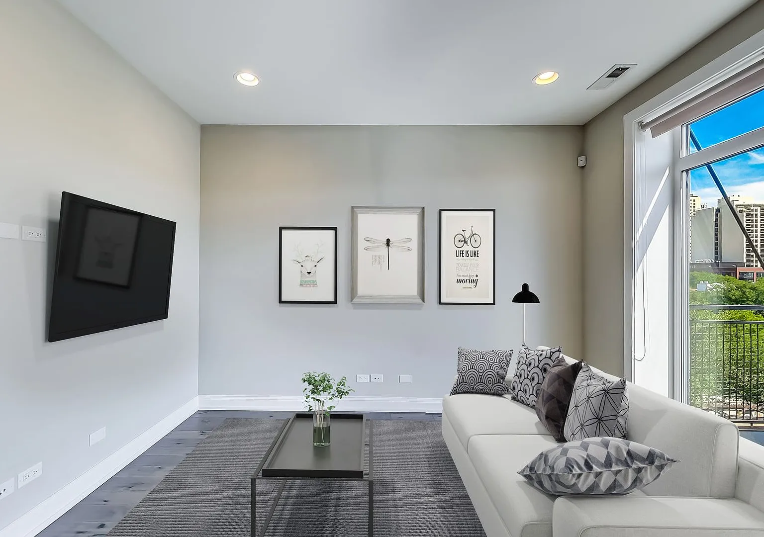 317 W Evergreen Ave — Photo 4