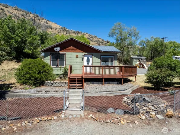 410 W Bartlett Street, Omak, WA 98841