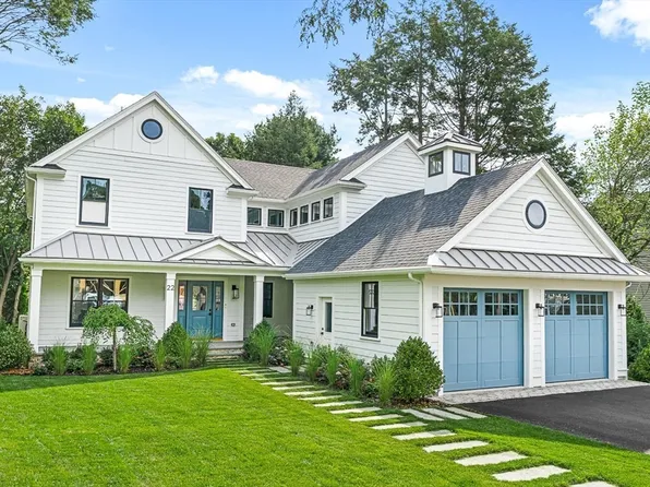 22 Priscilla Cir, Wellesley, MA 02481