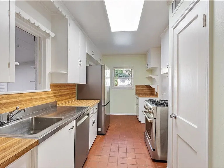 Another view of the kitchen.