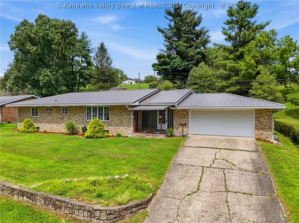315 Fitzhugh St, Ravenswood, WV 26164