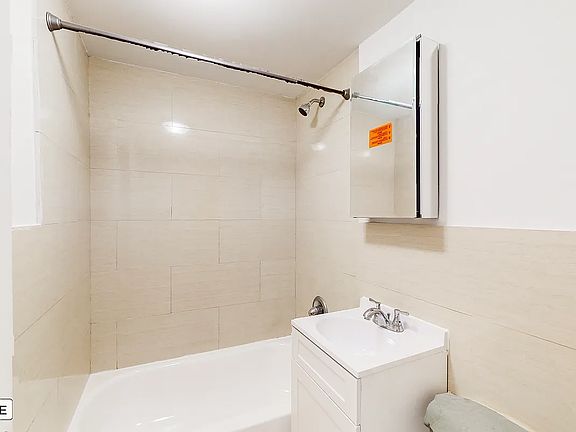 3rd image of 202 6th Ave #3H